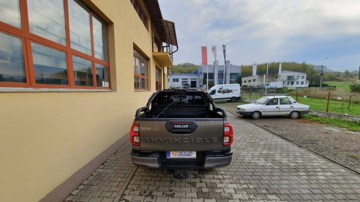 Bukócsőrögzítés, csörlő-csörlő támaszték, sárvédő élvédelem a Toyota Hilux 2021-en