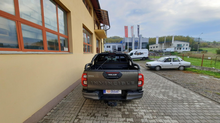 Bukócsőrögzítés, csörlő-csörlő támaszték, sárvédő élvédelem a Toyota Hilux 2021-en