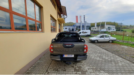 Rollbar, winch, winch plate, rail guard installed on Toyota Hilux 2021