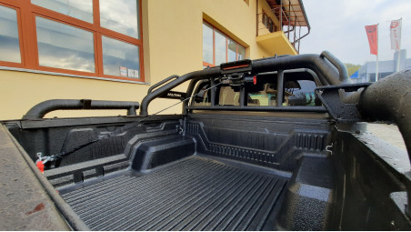 Bukócsőrögzítés, csörlő-csörlő támaszték, sárvédő élvédelem a Toyota Hilux 2021-en