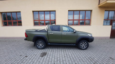 Csomagtérfedél és első lökhárító felszerelése a Toyota Hilux 2019-re