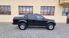 Fedő típusú motorháztető, bukócső, fényvisszaverők felszerelése Nissan Navada D40-re