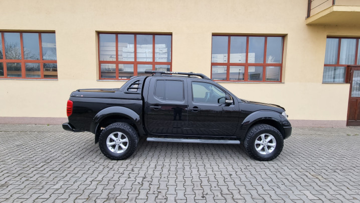 Montare Laderaumabdeckung tip capac, bullbar, reflectoare pe Nissan Navada D40