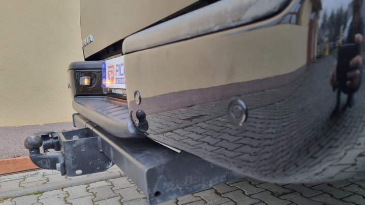 Montare inchidere bena tip capac, bullbar, reflectoare pe Nissan Navada D40