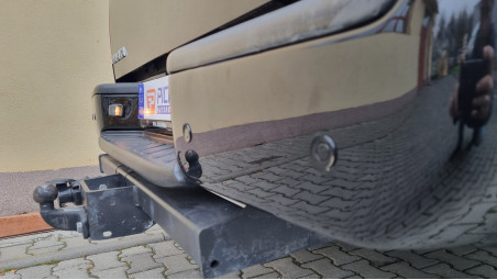 Fedő típusú motorháztető, bukócső, fényvisszaverők felszerelése Nissan Navada D40-re
