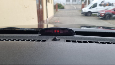 Fedő típusú motorháztető, bukócső, fényvisszaverők felszerelése Nissan Navada D40-re