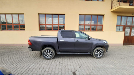 Roll cover installed on Toyota Hilux 2022