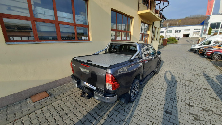 Roll cover installed on Toyota Hilux 2022