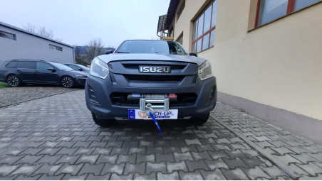 Winch, winch plate installed on Isuzu D-Max 2017