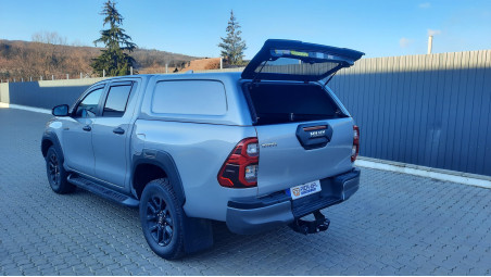 Canopy installed on Toyota Hilux 2019