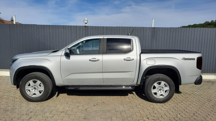 Bed liner, roll cover, side steps, towing hook installed Volkswagen Amarok 2023