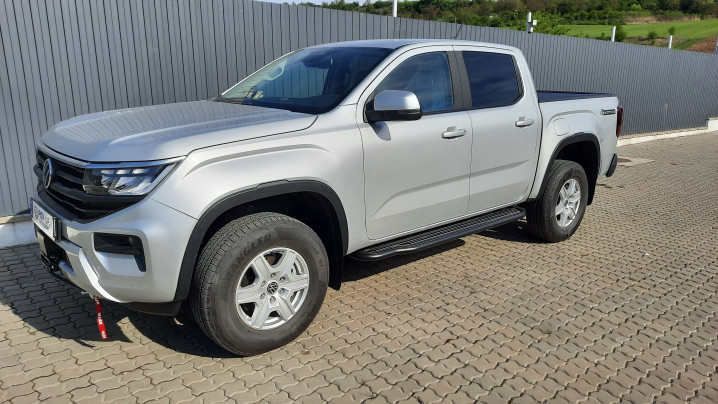 Bed liner, roll cover, side steps, towing hook installed Volkswagen Amarok 2023