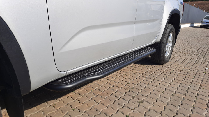 Bed liner, roll cover, side steps, towing hook installed Volkswagen Amarok 2023