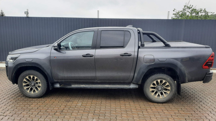 Montare rulou de bena und rollbar pe Toyota Hilux 2023