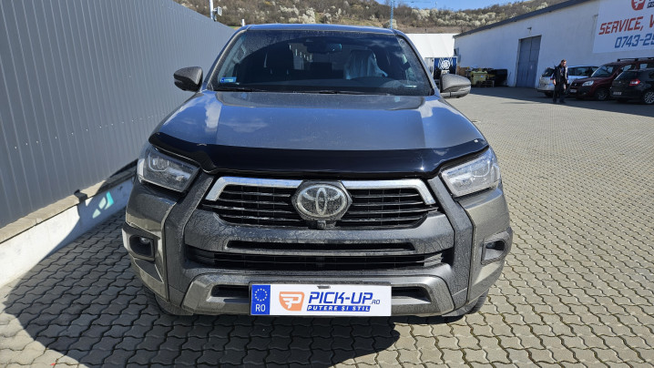 Montare capitonaj bena, protectie margine bena si deflector capota pe Toyota Hilux 2023