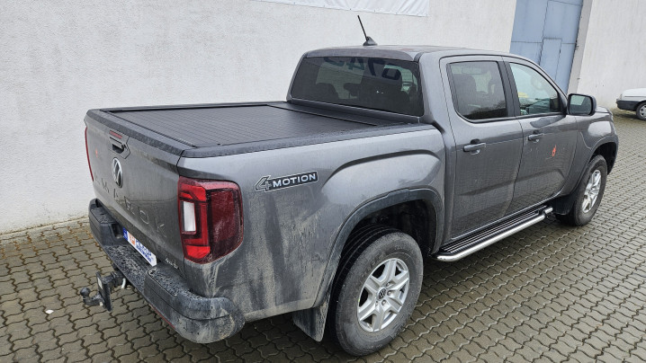 Bed liner, roll cover, side steps installed on Volkswagen Amarok 2023
