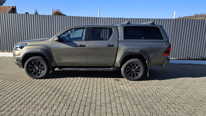 Keménytető / Felépítmény beszerelés a Toyota Hilux 2022-re