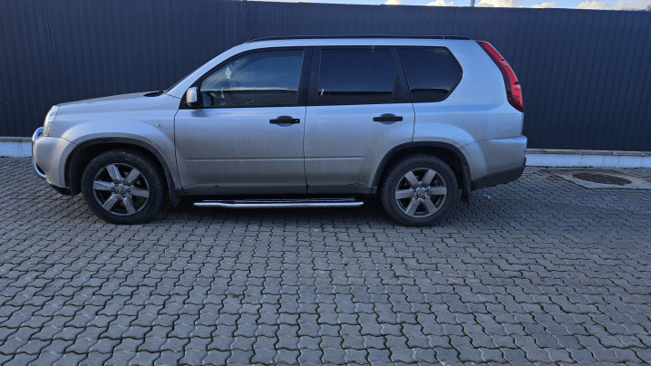 Bullbar, skid plate installed on Nissan X-Trail 2008