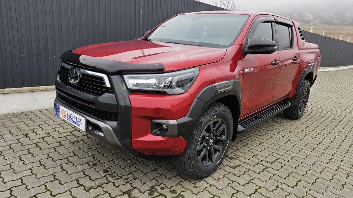 Montare Laderaumauskleidung, deflector geam und Laderaumabdeckung tip capac pe Toyota Hilux 2023