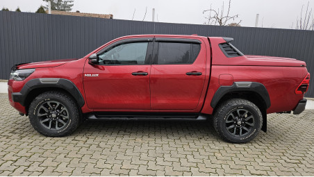 Montare Laderaumauskleidung, deflector geam und Laderaumabdeckung tip capac pe Toyota Hilux 2023