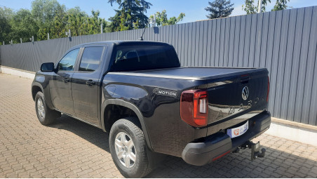 Motorháztető és hengerfedél felszerelése a Volkswagen Amarok 2023-ra