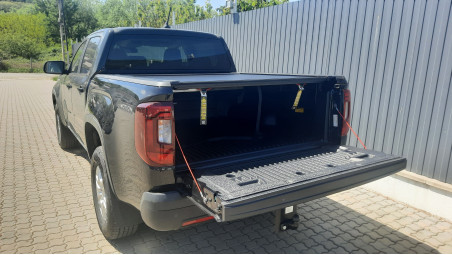 Motorháztető és hengerfedél felszerelése a Volkswagen Amarok 2023-ra