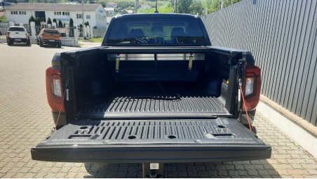Bed liner, roll cover installed on Volkswagen Amarok 2023