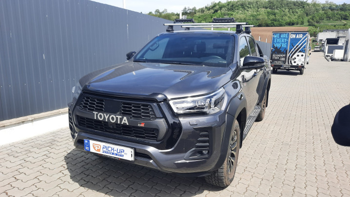 Cross Bars, sport lights installed on Toyota Hilux 2023