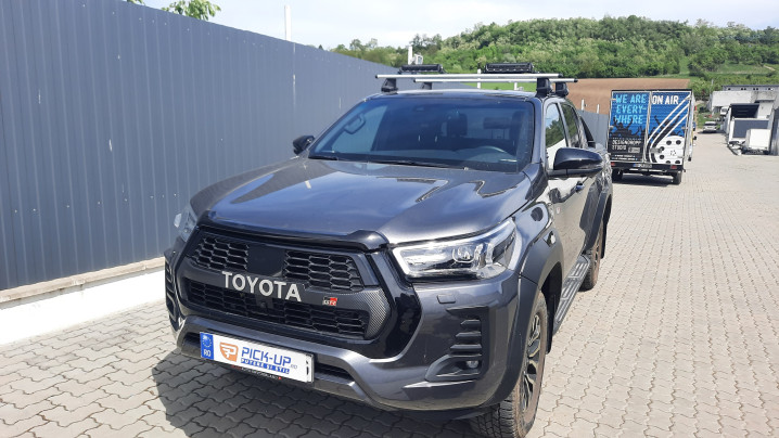 Cross Bars, sport lights installed on Toyota Hilux 2023
