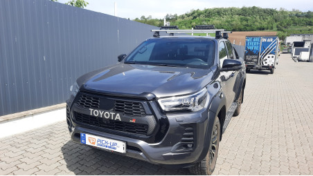Cross Bars, sport lights installed on Toyota Hilux 2023