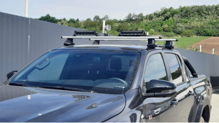 Montare set bare transversale, reflectoare pe Toyota Hilux 2023