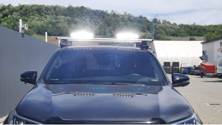 Montare set bare transversale, reflectoare pe Toyota Hilux 2023