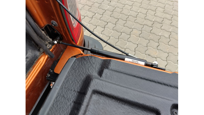 Window visors, hood guard, tailgate assistance installed on Ranger Wildtrak 2018