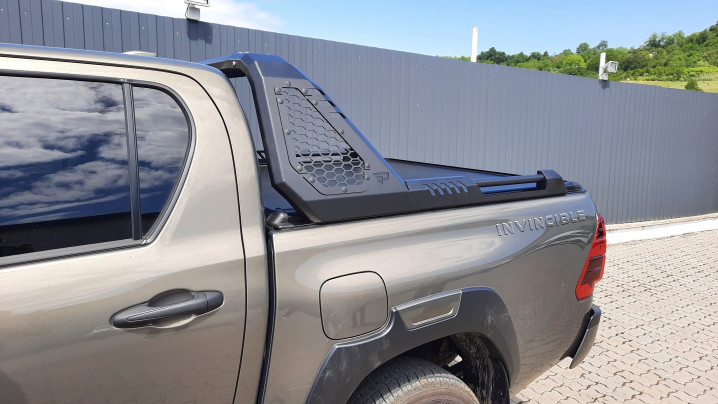 Montare rulou de bena si rollbar pe Toyota Hilux 2023