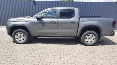 Roll Cover, bed liner, side steps installed on Volkswagen Amarok 2024