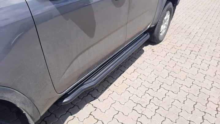 Roll Cover, bed liner, side steps installed on Volkswagen Amarok 2024