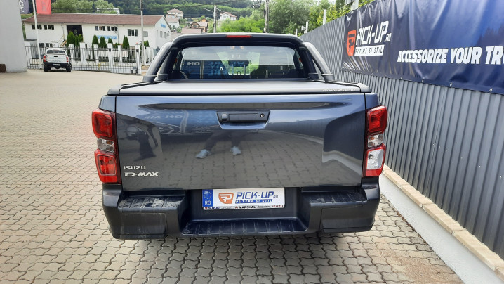 Montare rulou de bena und rollbar pe Isuzu D-Max 2023