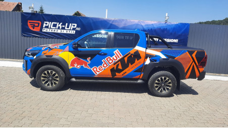 Roll cover, rollbar installed on Toyota Hilux 2020