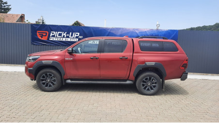 Canopy installed on Toyota Hilux 2024