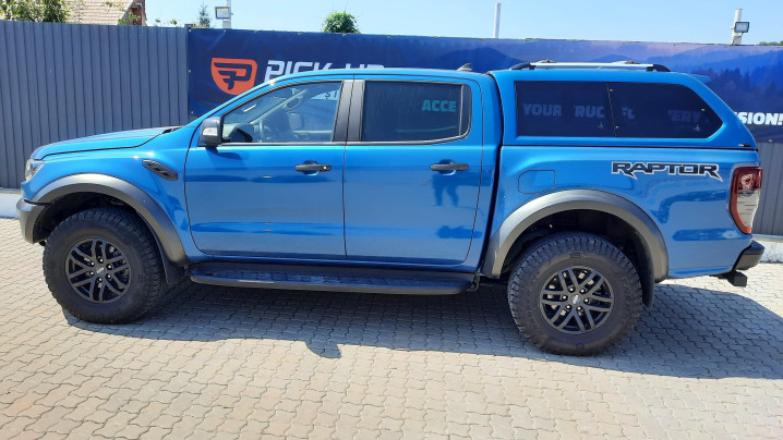 Keménytetős telepítés a 2021-es Ford Ranger Raptorra