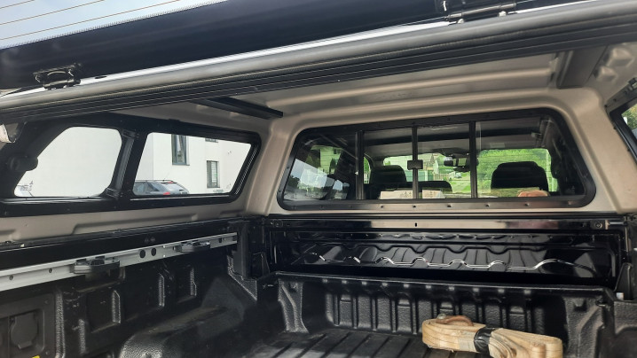 2024 Ford Ranger keménytető beszerelés