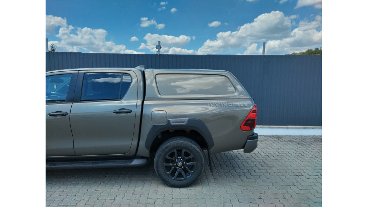 Canopy installed on Toyota Hilux 2020