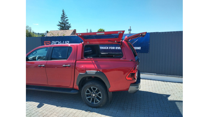 Canopy, bed liner installed on Toyota Hilux 2020