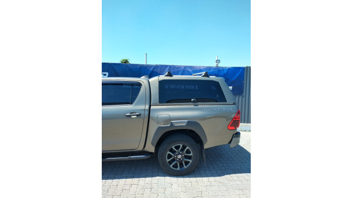 Canopy installed on Toyota Hilux 2020
