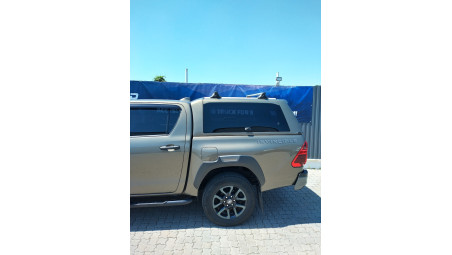 Keménytető / Felépítmény telepítés a Toyota Hilux 2020-ra