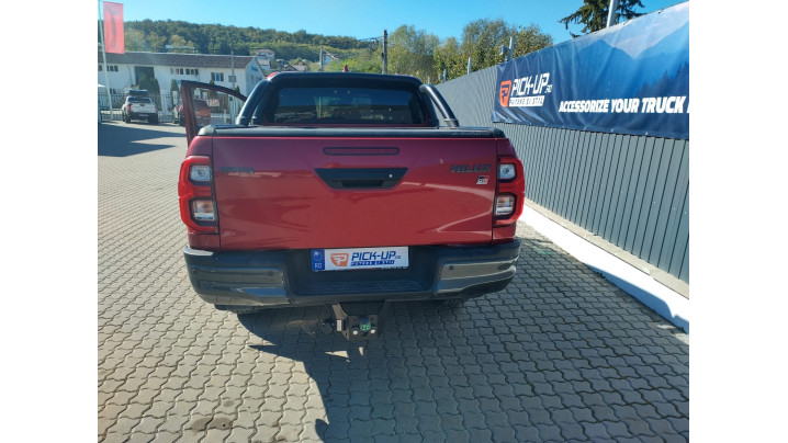 Roll Cover, rollbar, towing hook installed on Toyota Hilux 2020