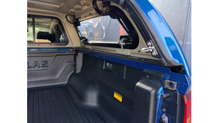 Montare hardtop, capitonaj, prag, aundstenta oblon pe Volkswagen Amarok 2024