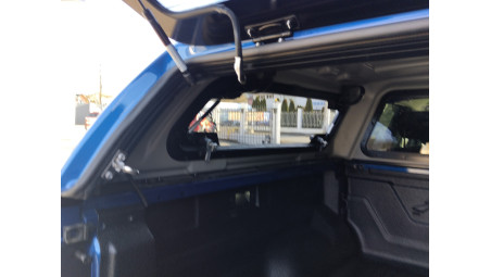 Montare hardtop, capitonaj, prag, aundstenta oblon pe Volkswagen Amarok 2024