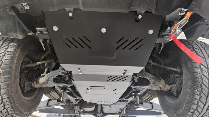 Montare troliu, suport troliu, scuturi pe Toyota Land Cruiser 