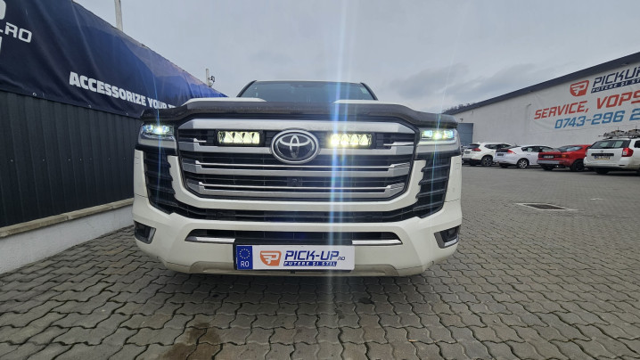 Montare deflector capota und reflector pe Toyota Land Cruiser